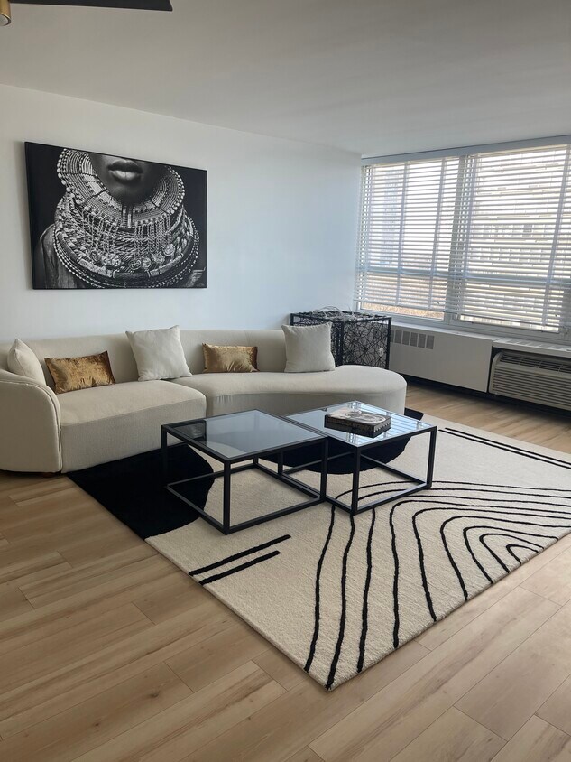 Foto principal - 4800 S Chicago Beach Dr