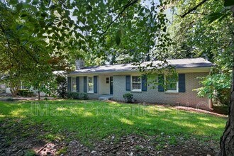 Building Photo - 807 Cardova Dr NE
