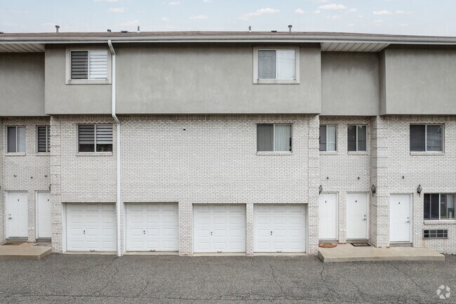 Building Photo - 215 Riverview Ave
