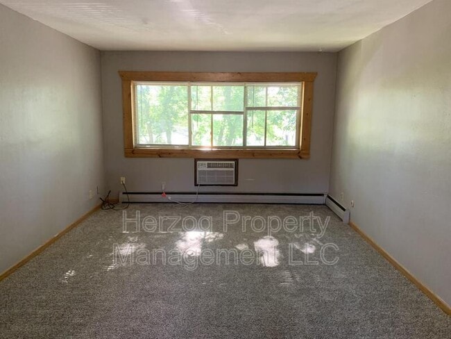 Building Photo - 1113-1123 N Aurdal Ave
