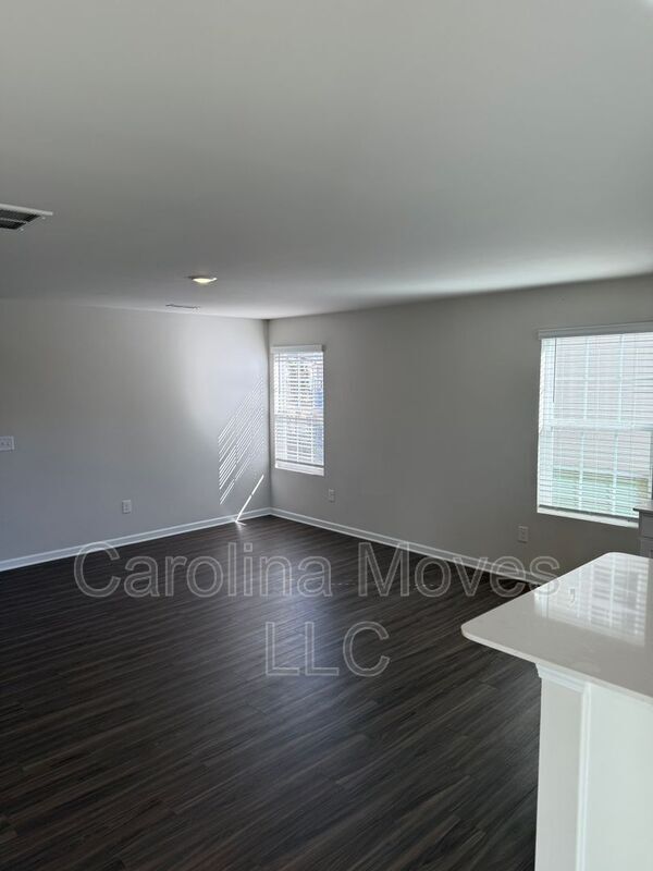 Building Photo - 825 Powder Br Dr