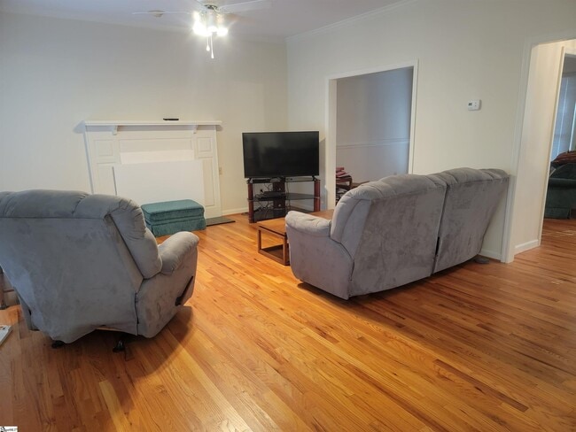 Building Photo - 414 Woodgrove Trce