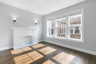 Building Photo - 1110 W Glenlake Ave