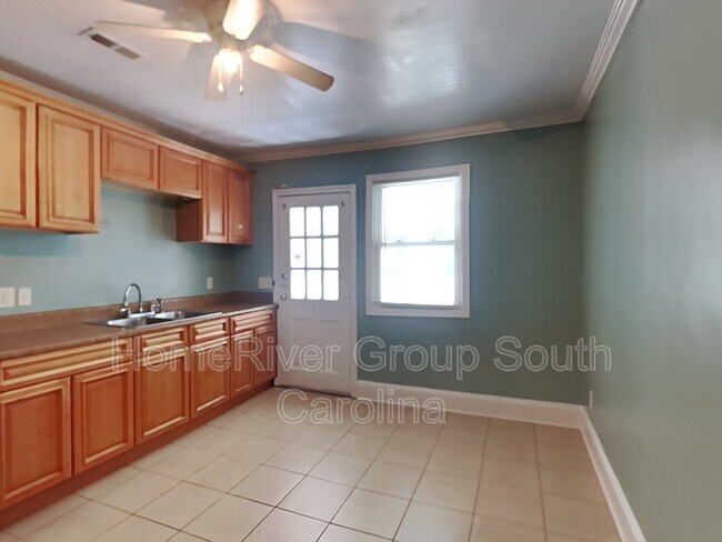 Building Photo - 41 Willow Dr