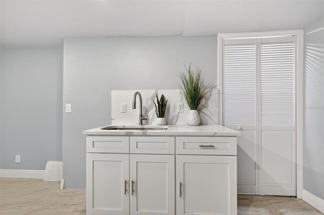 Foto del edificio - 917 Mack Ave