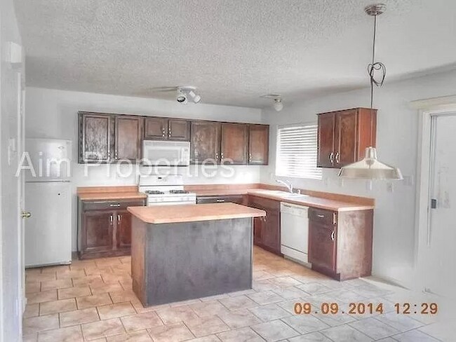 Foto del edificio - 2436 Muir Dr NW