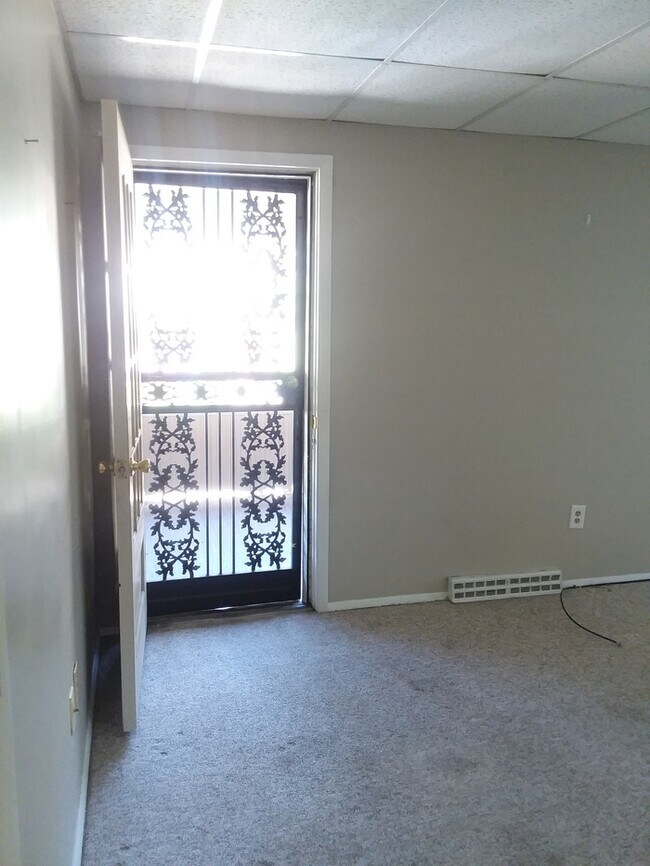 Building Photo - Unit #6