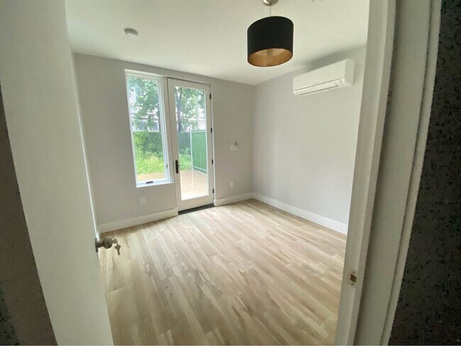 Foto del edificio - 680 E 21st St