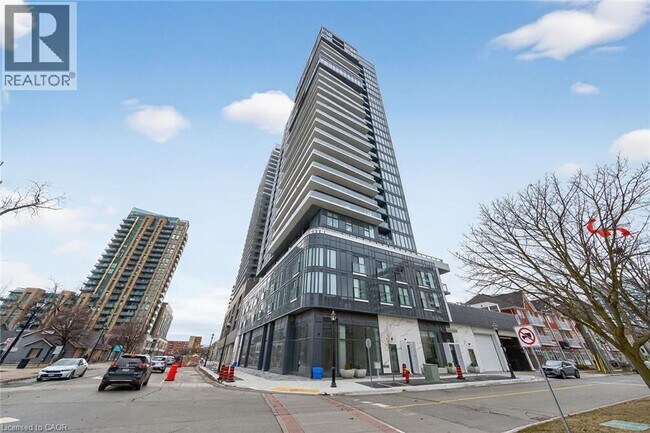 Building Photo - 370 Martha St