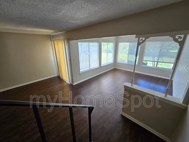 Building Photo - 4828 Huron Dr