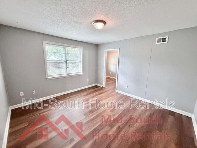 Foto del edificio - 4627 Crystal Springs Dr