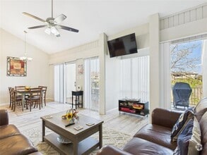 Building Photo - 121 Comanche Dr