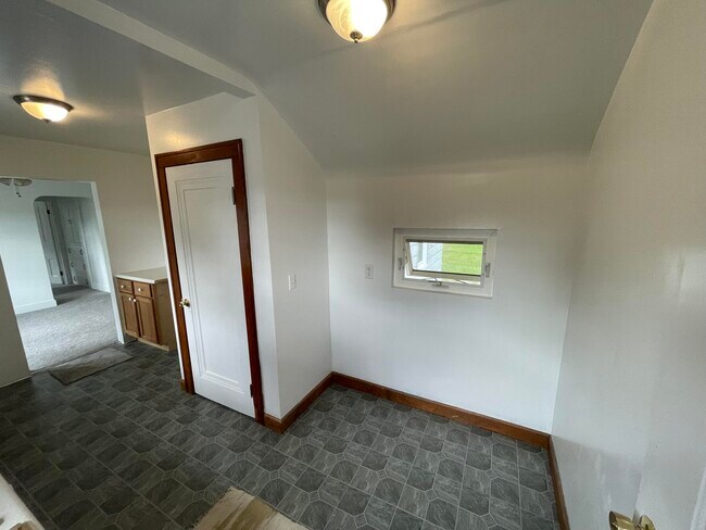 Building Photo - 13431 Crowe Rd