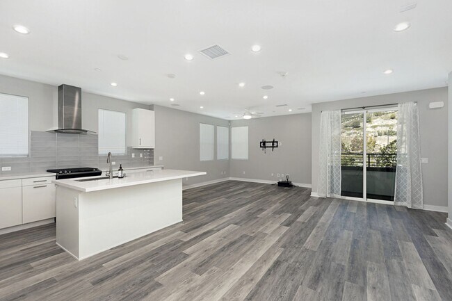 Foto del edificio - Stunning & Spacious - 3BD/2.5BA Townhome - Resort Style Living! Smart Home! Roof Deck w/ Expansiv...