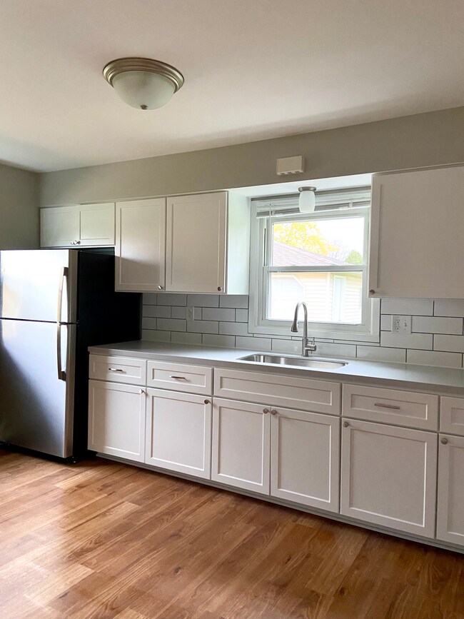 9128 W Allerton Ave, Greenfield, WI 53228 Townhome Rentals in