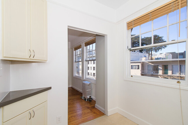 Building Photo - 1520 Gough St