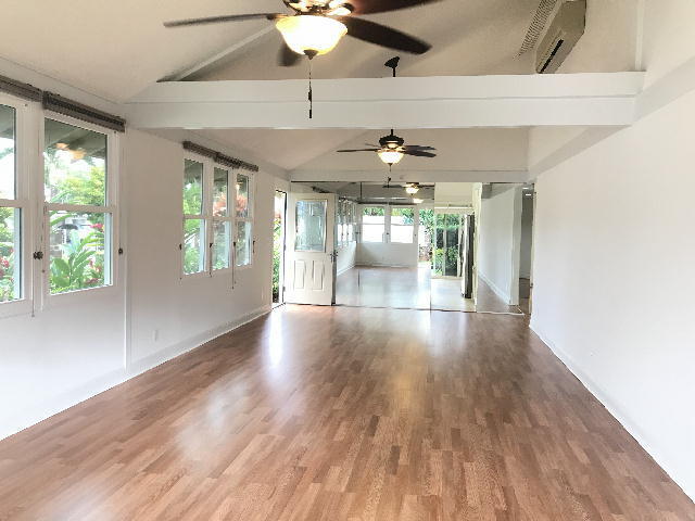 Building Photo - KAULIA PL 3/2/2+office, Split A/C, yard w/...