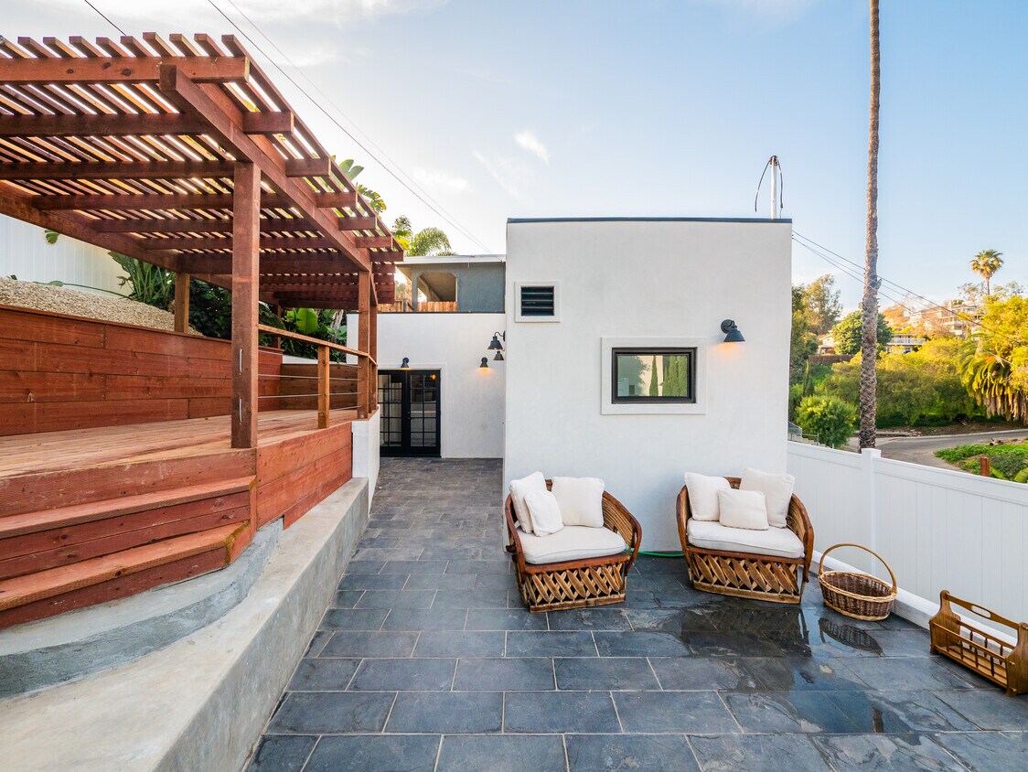 Foto principal - 1060 W 6th St