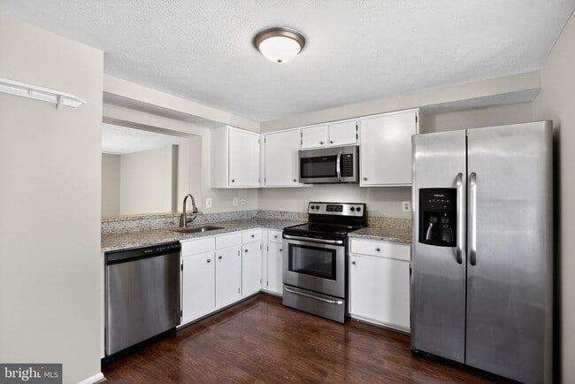 Building Photo - 7506 Summer Blossom Ln