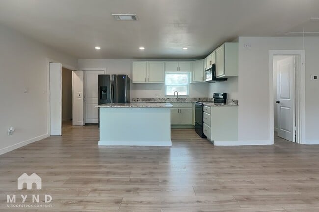 Building Photo - 11427 Broadmoor Dr