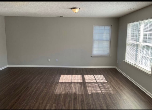 Foto del edificio - 10729 Glenluce Ave