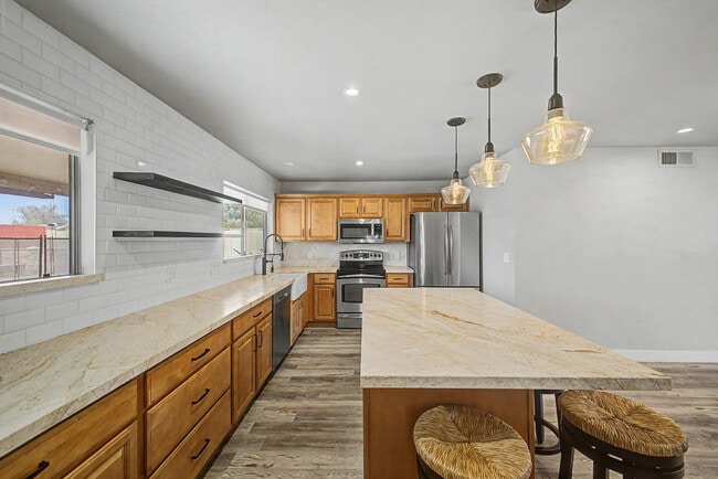 Building Photo - 4048 E Dahlia Dr