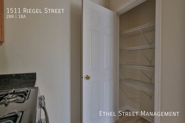 Foto del edificio - 1511 Riegel St