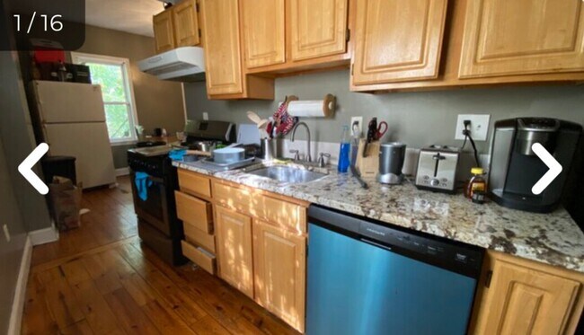 Foto del edificio - 6 bed Townhouse available 9/1