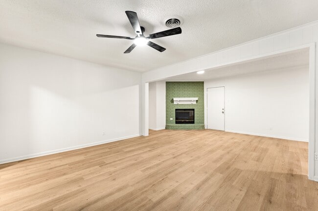 Building Photo - 112 Dawn Dr