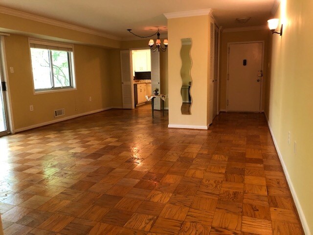 Building Photo - 10619 Weymouth St