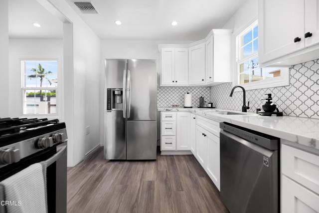 Foto del edificio - 7637 Radford Ave
