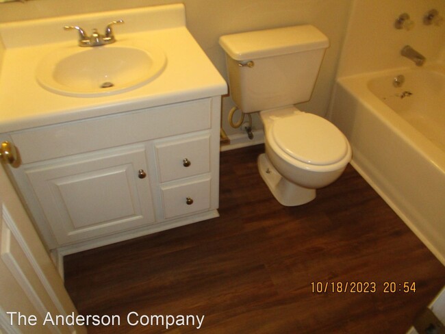 Building Photo - 3 br, 2.5 bath House - 115-C Acacia Ct.