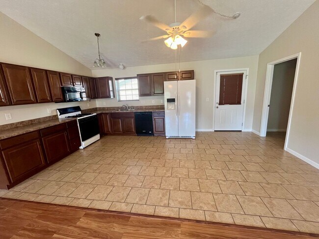 Building Photo - Quiet Neighborhood Charm with Everyday Con...