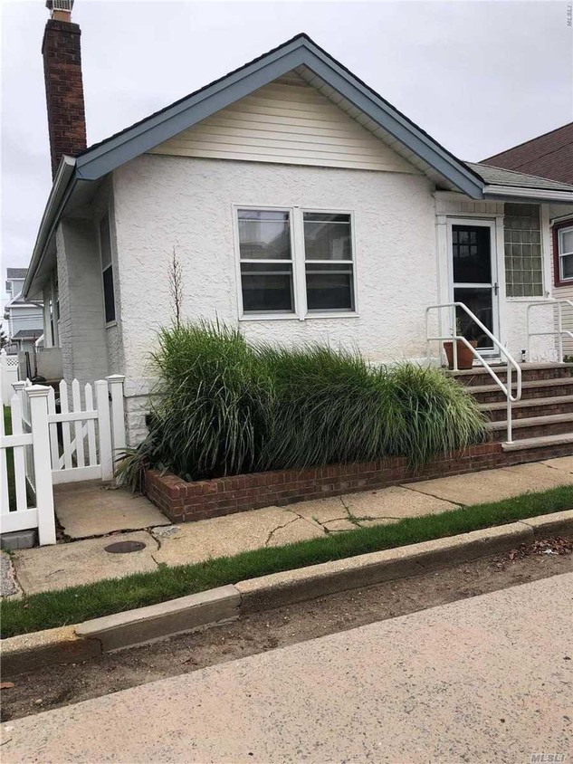 Primary Photo - 78 Bellmore Ave