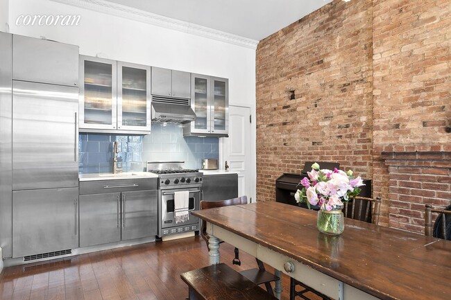 Foto del edificio - 62 W 11th St