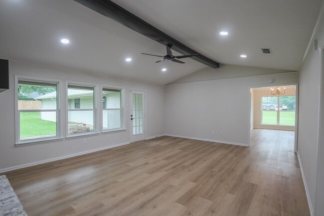 Building Photo - Available Now! Stunning 4 Bedroom 3.5 Bath...
