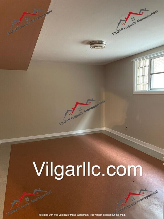 Building Photo - 3824 Fir St