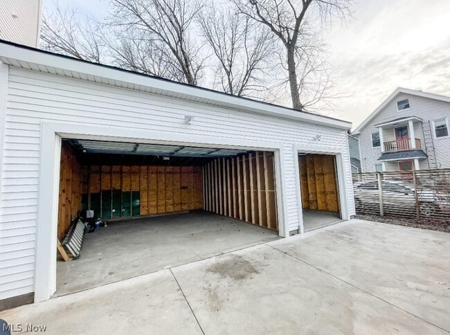 Building Photo - 2476 Thurman Ave
