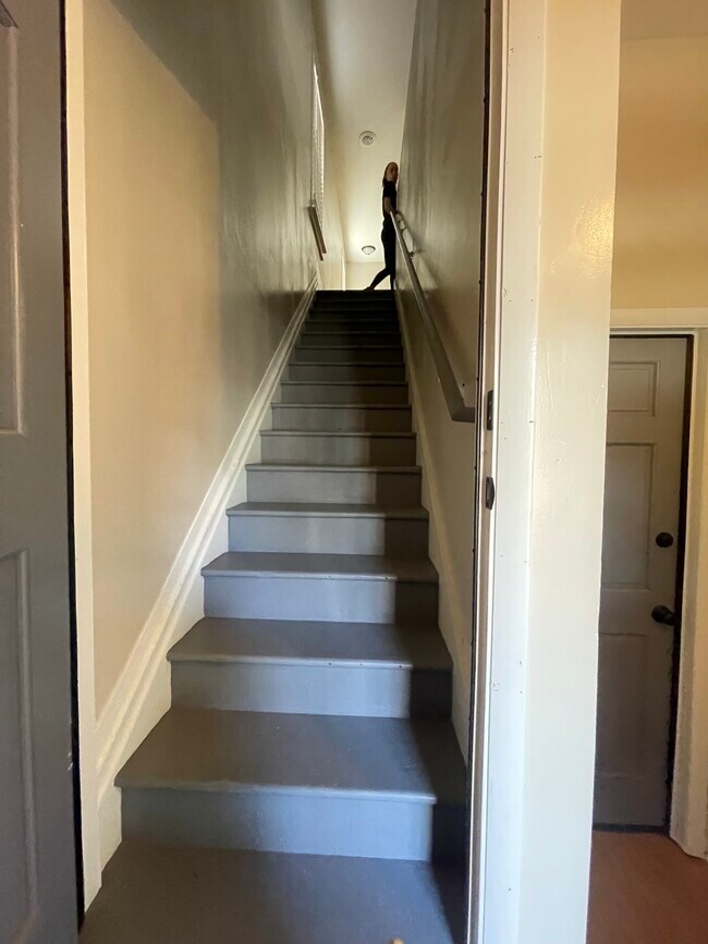 Foto del edificio - 437 Loras Blvd