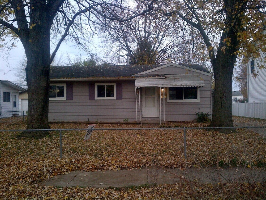 Primary Photo - 1130 Red Leaf Ln