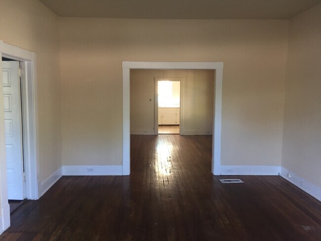 Building Photo - **AVAILABLE NOW**2 or 3 Bedroom / 1 Bathroom Home for Rent in Columbus, GA***