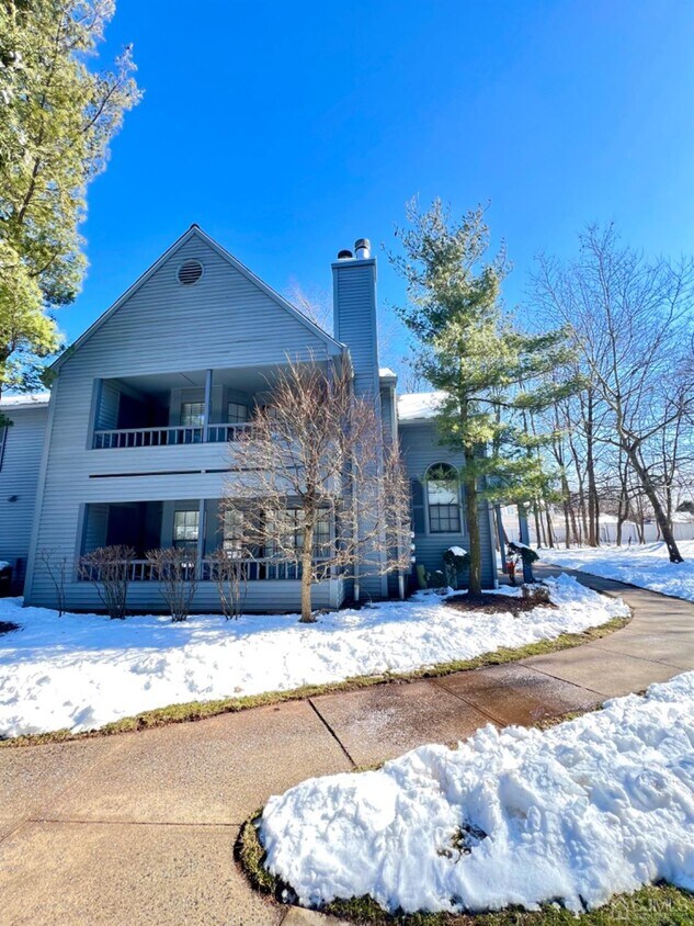 505 Woodhaven Dr, Edison, NJ 08817 Condo for Rent in Edison, NJ