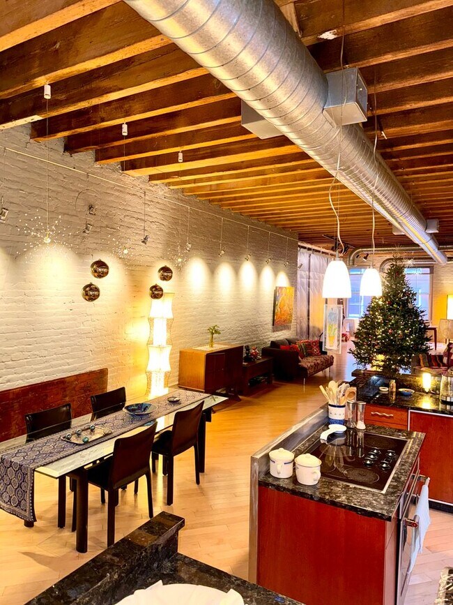 Foto del edificio - Beautifully 2-Bedroom Condo in Boston