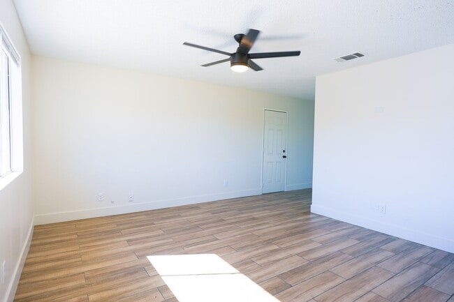 Building Photo - Updated 3-Bedroom, 2-Bath Tri-Level Home