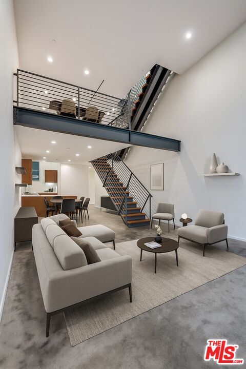 Foto del edificio - 1220 N Orange Grove Ave