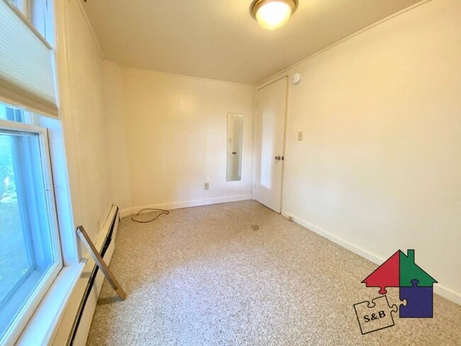 Building Photo - 225 Elm St