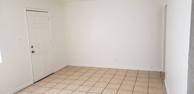 Foto del edificio - 2 bedroom 1 bath home in Del Monte Homes i...