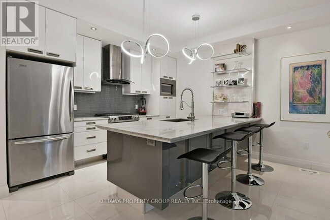 Building Photo - 10 Chestnut St