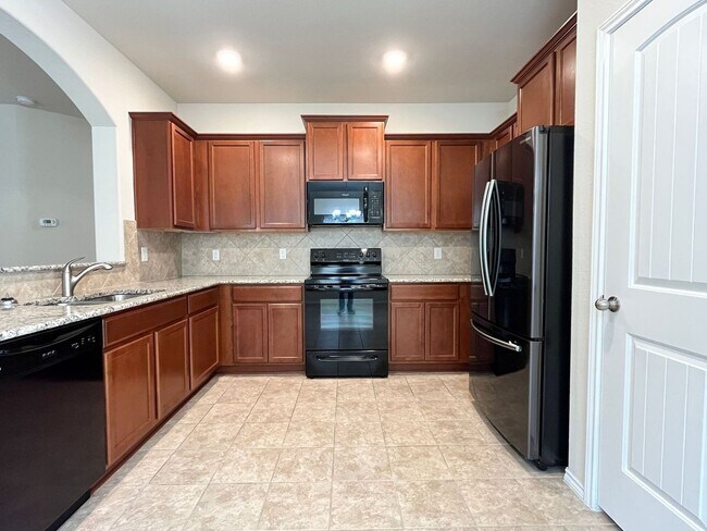 Foto del edificio - PRICE REDUCTION - AVAILABLE NOW!