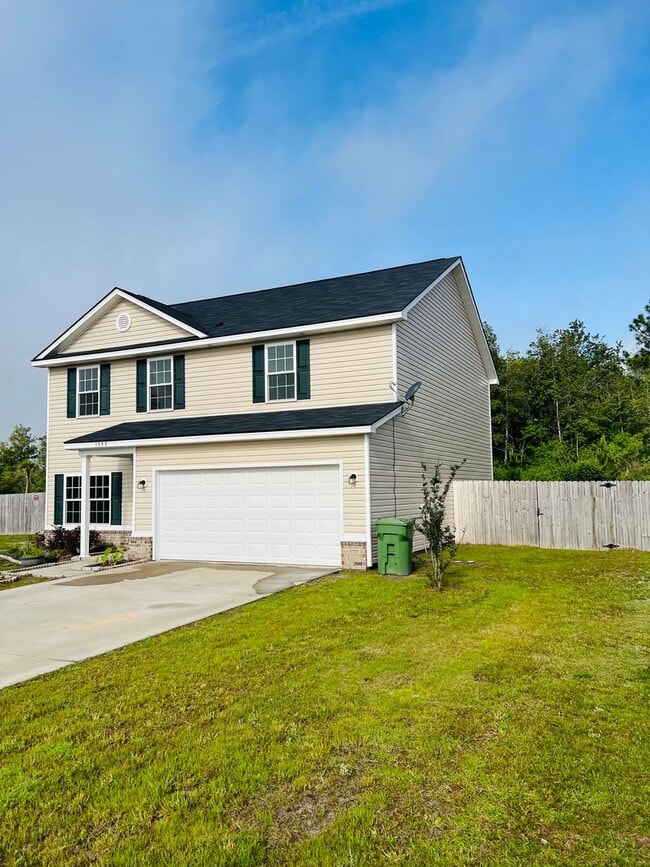 Foto del edificio - Pet Friendly 2 Story 4 bed 2 1/2 Bath home.